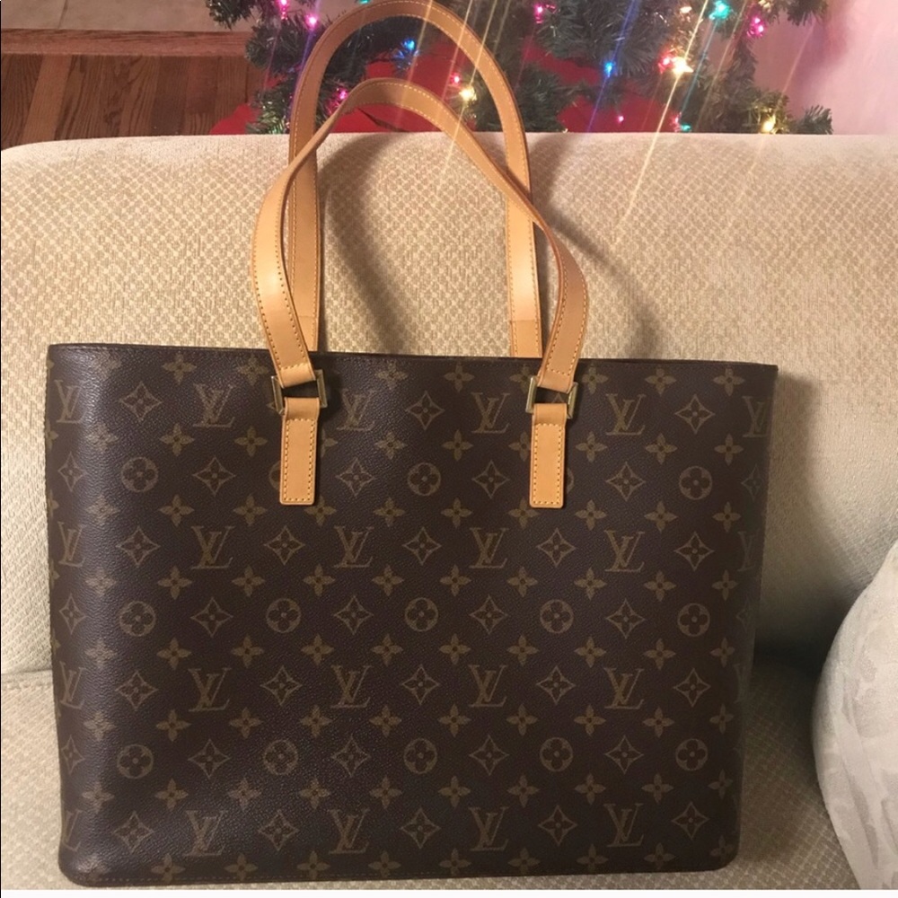 Louis Vuitton Luco tote Reserved for @joanne225